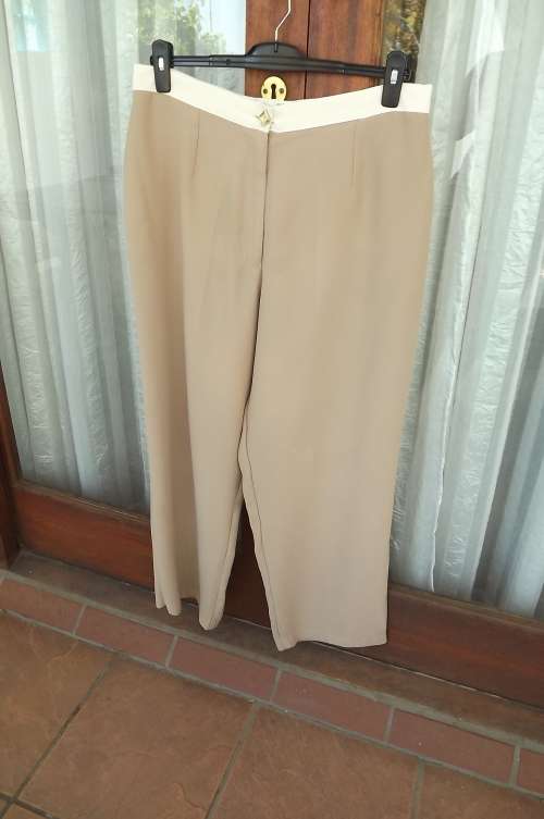 Seriousley smart pants by MERIEN HALL CLASSICS.Size 42/18.In 100% coffee colour.