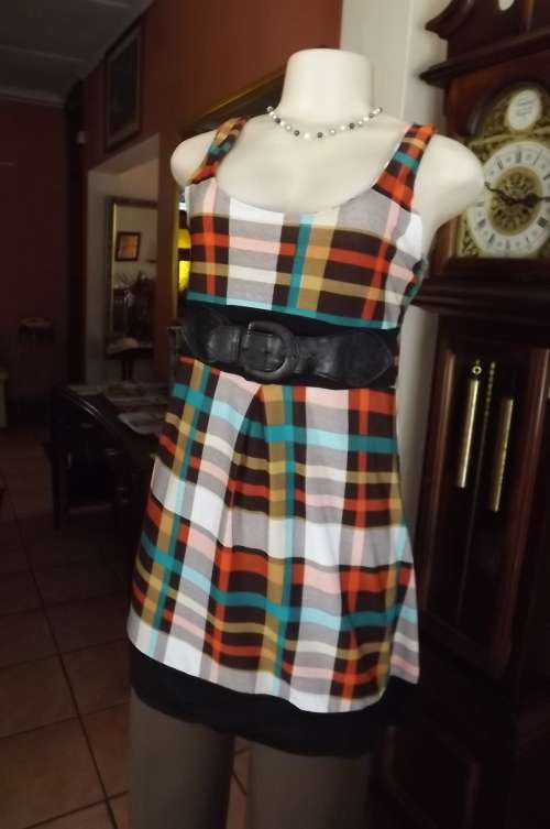 On trend cotton stretch checked long top/short dress.Size 35/11.Low rounded neckline.