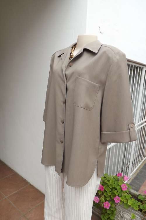 Structured ecru colour button down jacket by ALIA size 38/14.Made in Mexico.New condition