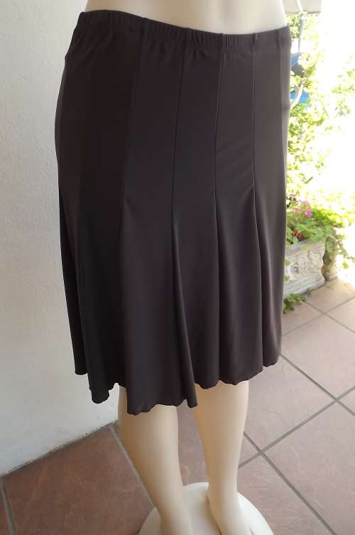 Flirty charcoal colour paneled flare polyester stretch skirt.Knee length.Size 34/10.