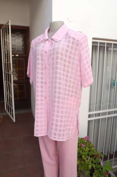 Beautiful feminine look carnation pink short sleeve blouse.Size 42/18Button down with double collar