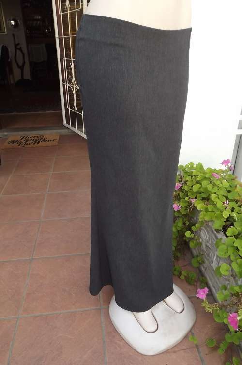 Knockout charcoal grey ankle length skirt By TRUWORTHS.Size 37/13.In polyester rayon stretch