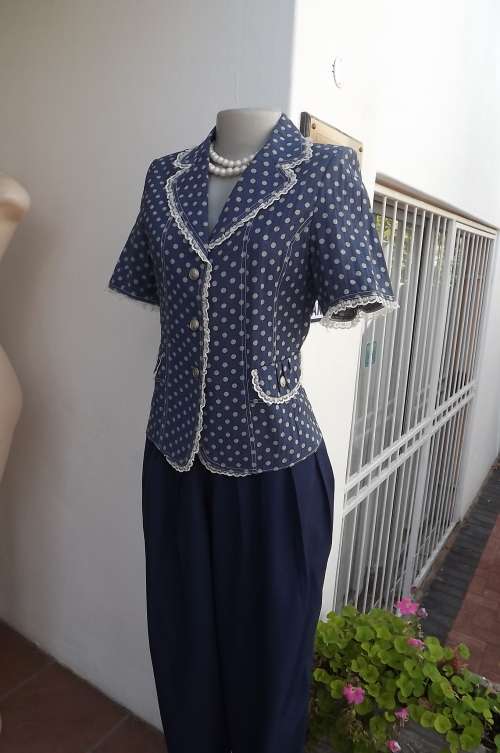 Stunning steelblue peplum style cropped top by MBC COLLECTION Korea.Size 33/9.
