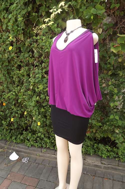Modern black body hugging sleeveless dress with voilet overlay by SODAICE size 32/8.New dress