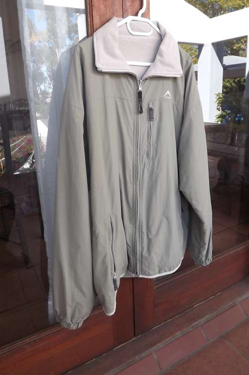 K-WAY jacket with fleezy inner.Nylon outer,polyester inner.Size XL.Zipped front.Slit zipped pockets