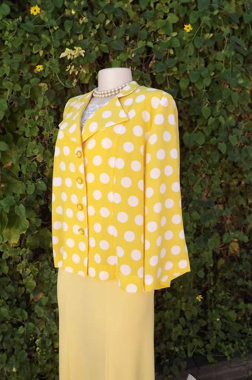 Magnificent yellow & white polkadot jacket/top in sheer polyester.Fully lined.Size 44/20.