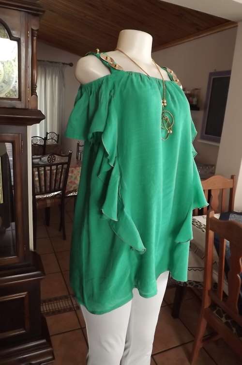 Beautiful loose top in India Green.Size 34/14 by WEILIYA fashion.Elasticated neckline.