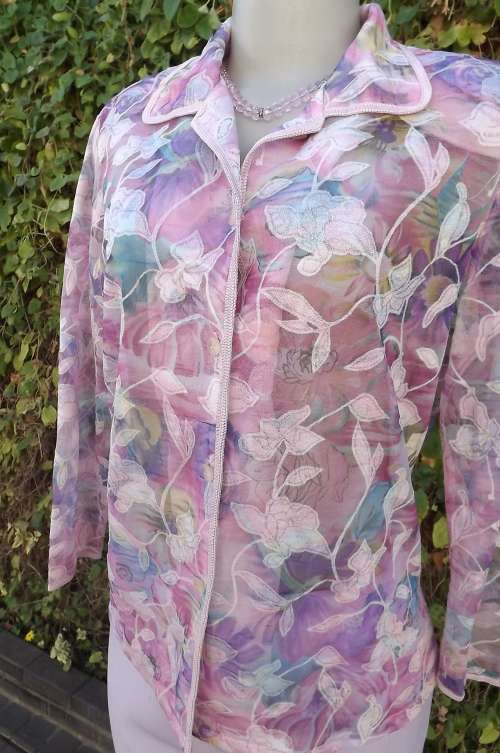 AGORA opaque jacket in amazing colour palet purple/pinks with white glam flowers.Size 39/15