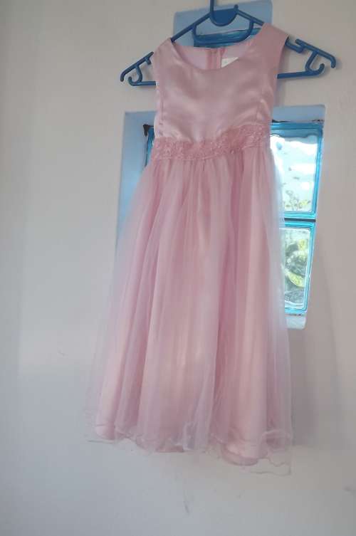 Rosepink satin dress with with netting skirt overlay.Size for girl 5 to 6 year old.Bust 62cm