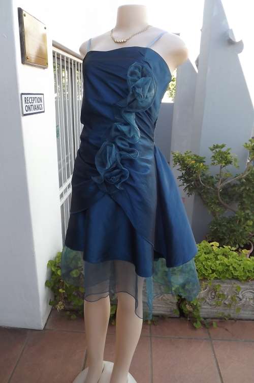 Evening dress in cobalt blue satin with adjustable shoulder straps.Size 38/14.Good condition.