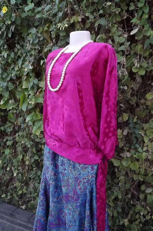 Shiny magenta pink top with kimono sleeves and rounded neckline.Size 37/13.New condition.