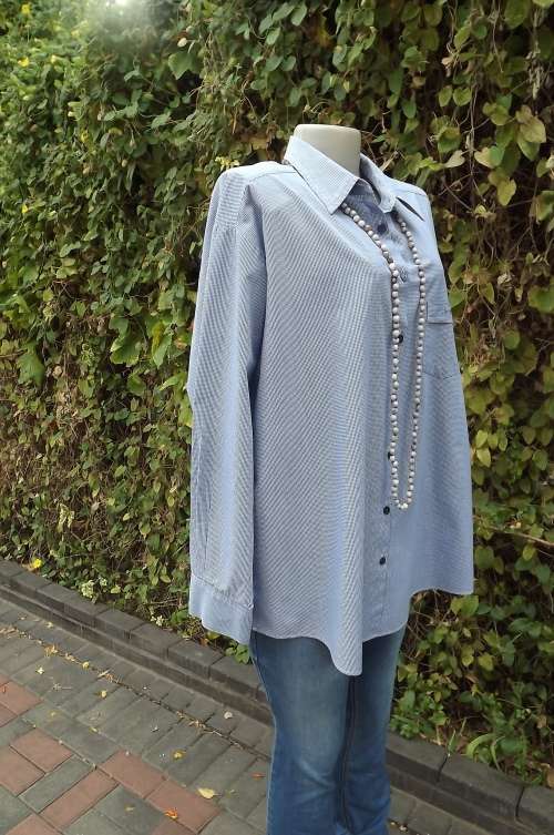 Fine royal blue & white checked long sleeve ladies shirt.Long cuffed sleeves.Size 50/26.