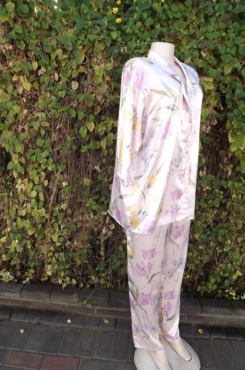 Silky pink floral ladies pyjamas by JACQUES JANSSENS.Size 42/18.Buttersoft.Used but fine condition