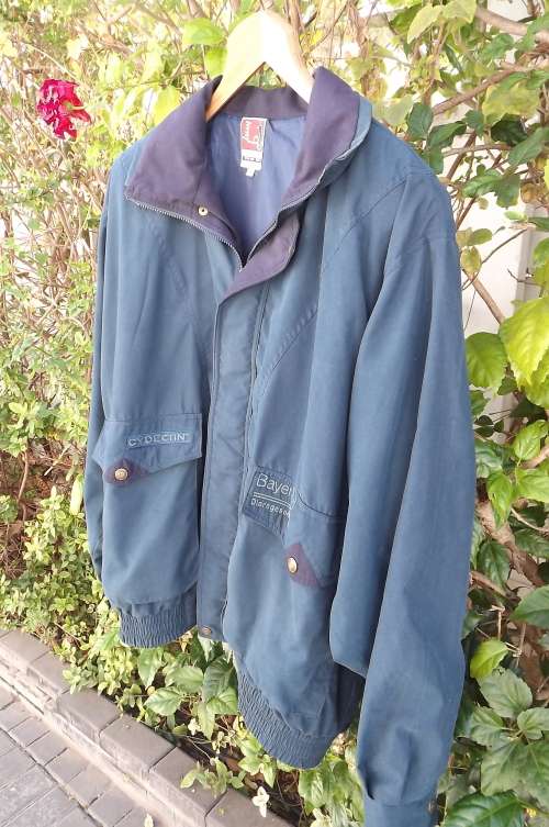 Dark Jade colour bomber type jacket.Light weight with zipped up front.Size 3XL by LAURA JANE