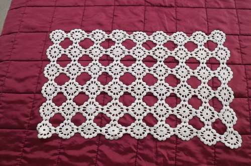 Amazing crochet tray cloth in white cotton yarn.Size 42 x 25cm.Very pretty.As new