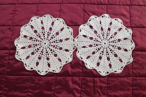 Set of 2 small cotton crochet round doilies in white.Diam 19cm.As new