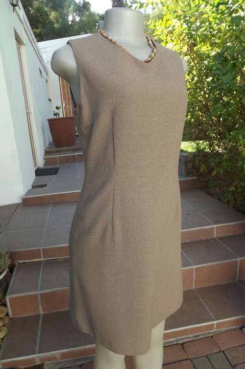 Perfectly styled light brown textured polyester pencil dress,fully lined.Size 35/11.As new