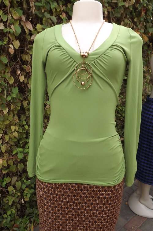 Sassy avo colour long sleeve V neck stretch polyester top size 32/8 by TRUWORTHS.