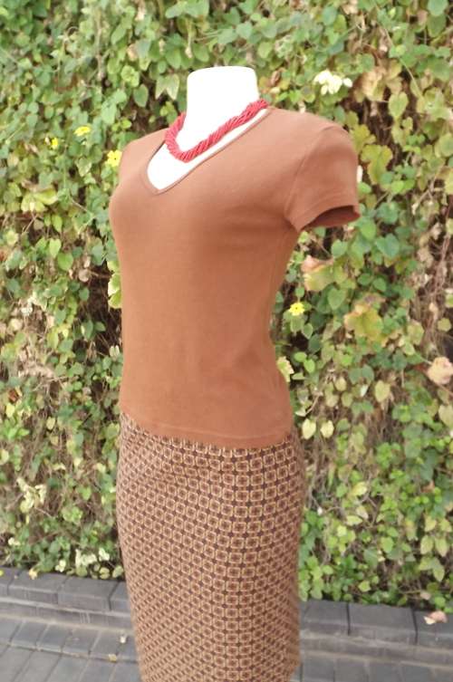 Copper brown t shirt with capped sleeves and v front.By SMILEY'S size 34/10