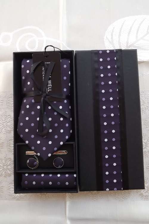 Fashionable dark purple 5 piece Sam Well hand made 100% silk tie set.New item.