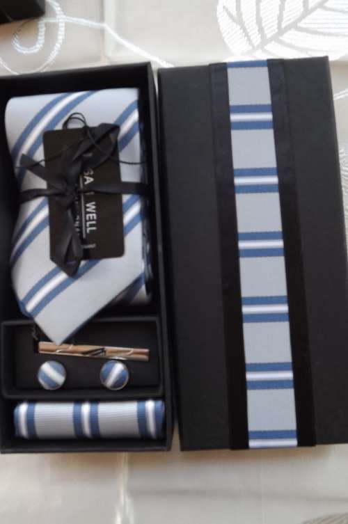 Light blue diagonally striped 5 piece hand made 100% pure silk tie set.New item