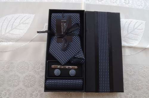 Sam Well 5 piece hand made 100% silk tie set.New item.