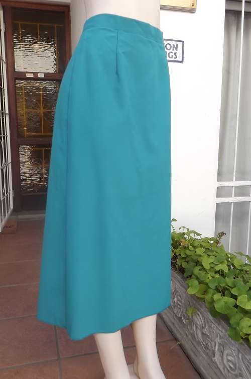 Ankle length teal colour pencil skirt with pleat at back.Size 38/14.Boutique made.As new