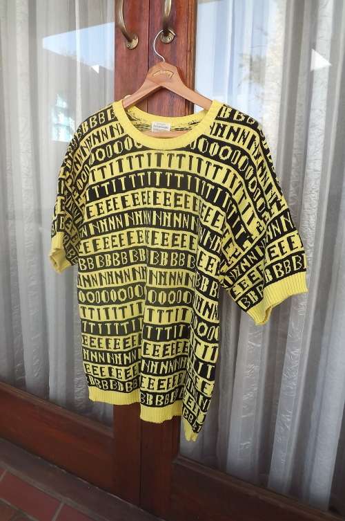 Yellow and black knitted top styled in Italy by UNITED COLOURS OF BENETTON.Knitted in 100% cotton