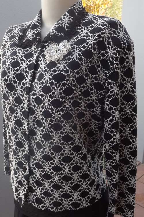 Fabulous black and white short top/jacket by SOFIA size 36/12.New condition