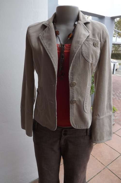 Beige corduroy OBR JEANSWEAR jacket in size 30/6.Good condition.