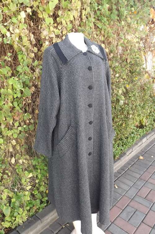 High quality RONE M exclusive woolblend ankle length coat in black and grey pattern.Size 44/20