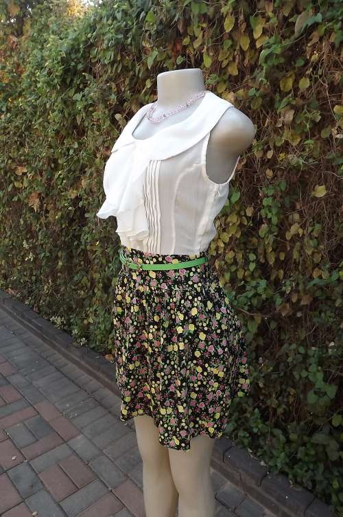 Cool summer dress by RT in size 33/9.Sheer white top with collar & frilled top.Black floral stretch