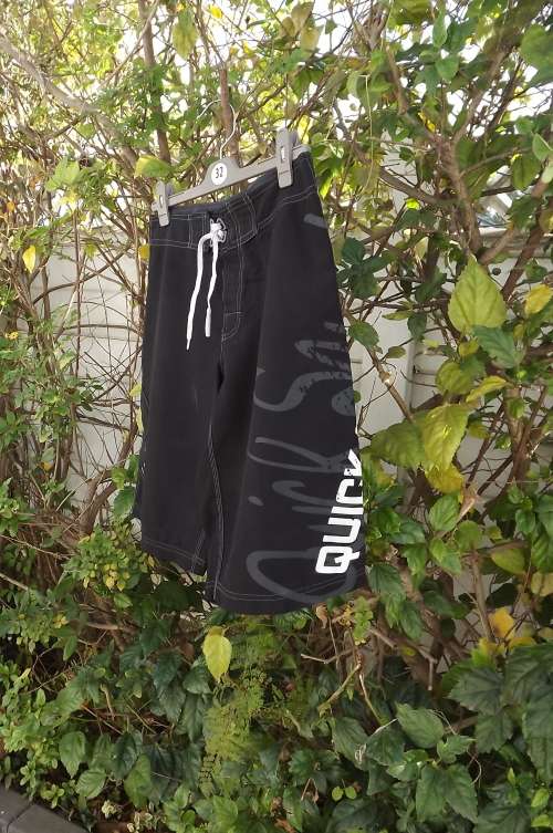 Men's black QUIK SAND shorts with tiestring on front.In 100% polyester.Size M.Good condition