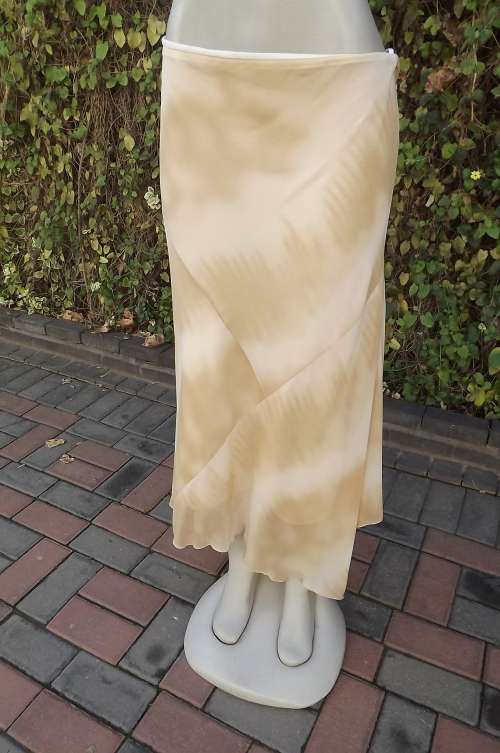 Irresistible maxi skirt by OASIS in size 38/14.Mottled effect in caramel colours.As new