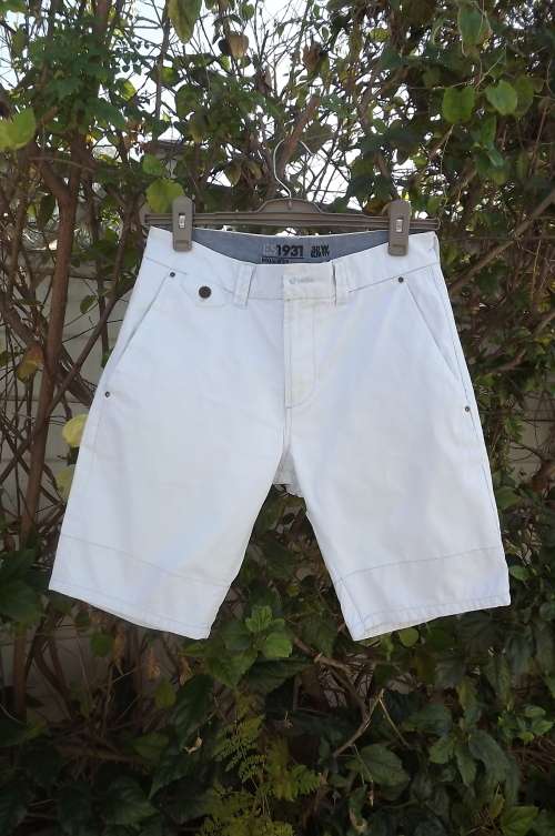 Men's pale blue 100% cotton slim fit shorts from WOOLWORTHS in size 30.As new