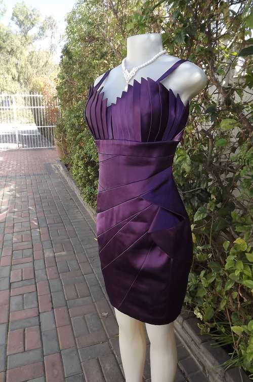 Haute Couture purple evening dress in heavy satin by STUDIO HIP.Size 36/12.New condition