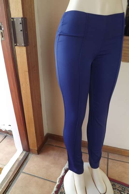 Irresistible royal blue structured SODAICE polyester pants.Bandless.Size 32/8.Zip at back.