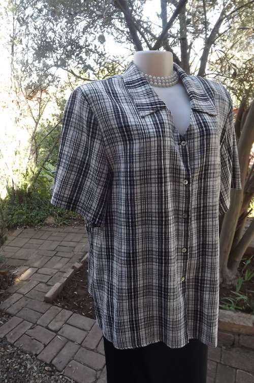 White and navy button down top with v front and open collar by TOPICS size 44/20.Short sleeve