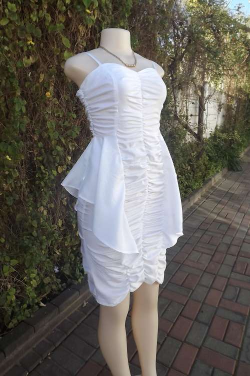 Pretty white creased polyester dress with vertical gathering on front and back.Size 32/8