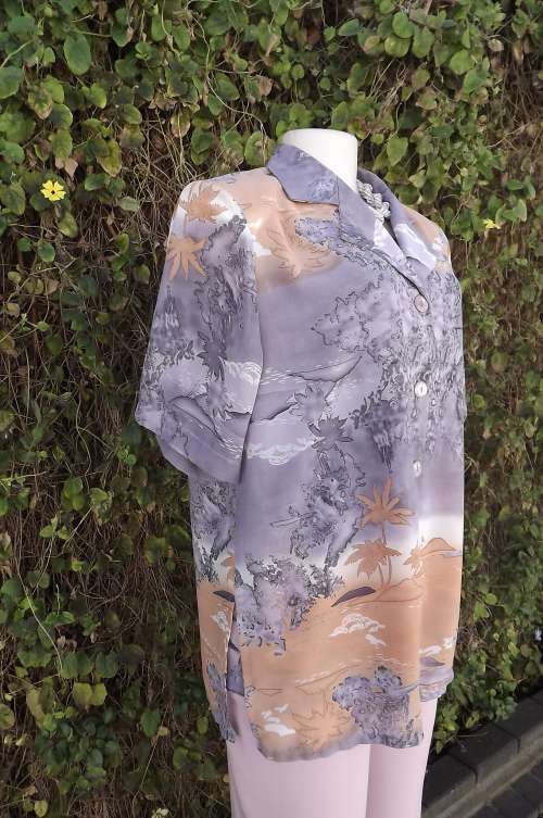 Stunning twinset blouse set in purple and caramel colour.Size 40/16.Island pattern with palm trees