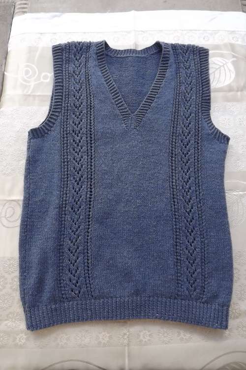 Steelblue acrylic knit sleeveless pullover with v neck.Handknitted.Size Small.Chest 100cm