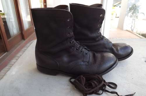 Pair of SADF brown genuine leather boots in size 9.Issued 2003.Army size 277 by DWS