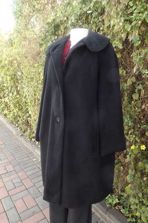 Warm black winters coat by RAY MONDE ROY.Size 42/18.Lined but ling a bit tattered.