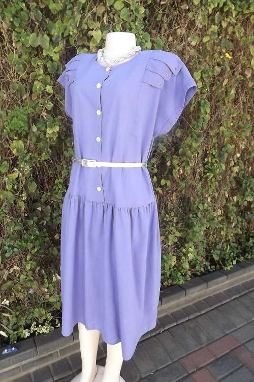 Prewrinkle colour vintage dress by JULIE WHYTE with dropped waist.Button down top.Size 44/24