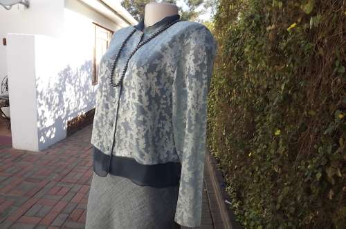 Stunning steele blue cropped top with small double collar.Size 34/10.New condition