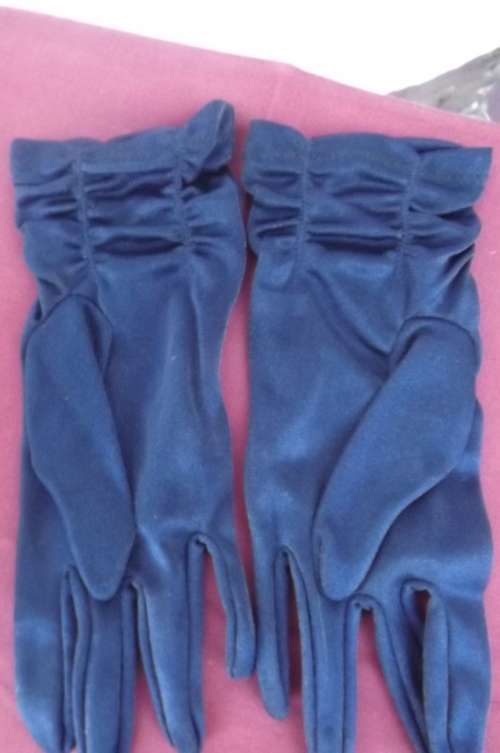 Pair of navy nylon/chiffon gloves by Chic in size 8.5.Still new with elasticated gathering
