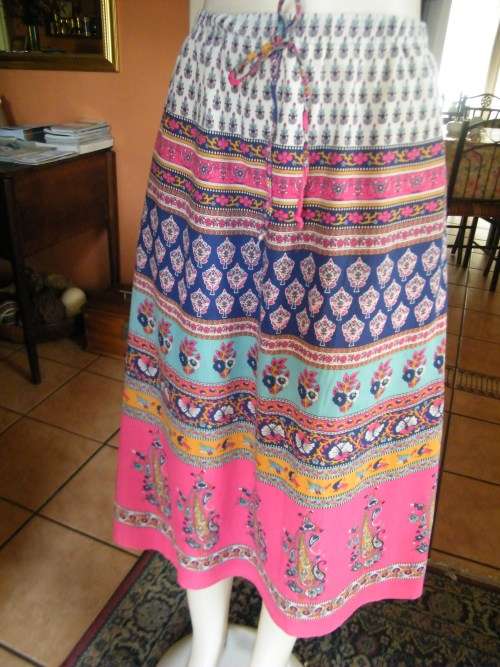 Bo-Ho skirt in horizontal patterned stripes.Size 32/8.Lined.Mostly pink and blues.Elasticated waist