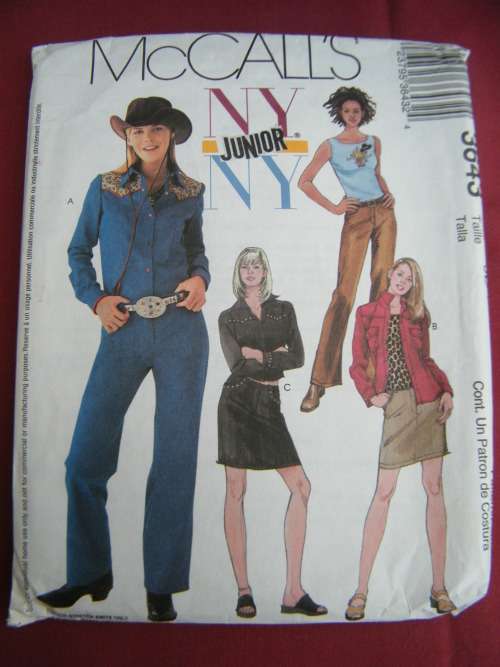 Mc Calls sewing pattern 3643 Junior from age 11 to age 18.Good condition.