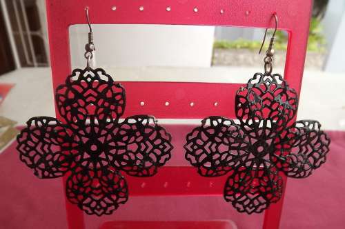 Large pair of black metal piercing earrings.Lace pattern in floral design.Hanging.New item