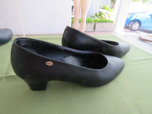 Pair of Genuine leather navy size 7.5 shoes by SCHOLL.Used but in good condition